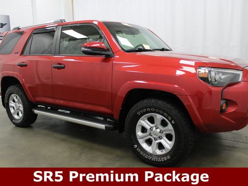 Used 2021 Toyota 4Runner SR5 Premium image 3