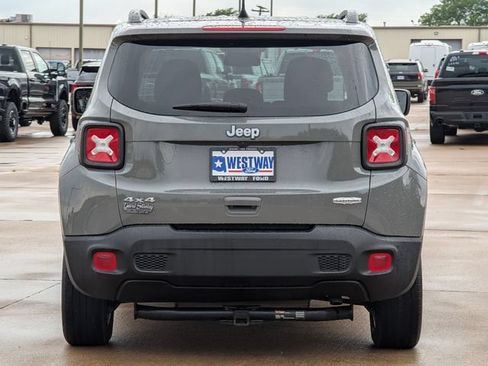 Used 2022 Jeep Renegade Latitude w/ Convenience Group AWD/4WD image 4