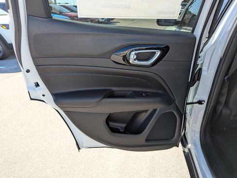 New 2026 Jeep Compass Latitude image 26