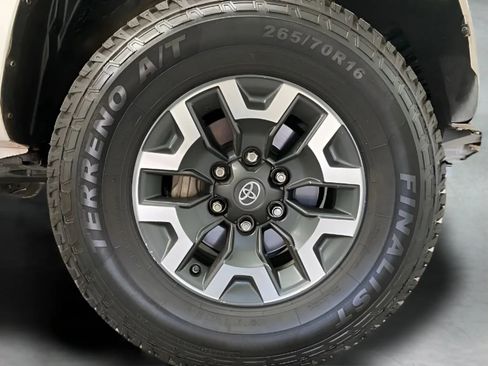 Used 2017 Toyota Tacoma SR w/ Tow Package AWD/4WD image 27