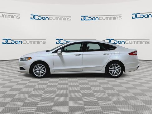 Used 2016 Ford Fusion SE w/ SE Cold Weather Package image 5