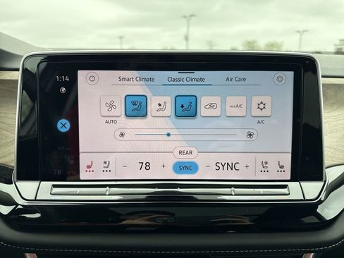 Used 2024 Volkswagen Atlas SE w/ Panoramic Sunroof Package AWD/4WD image 19