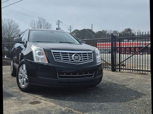 Used 2016 Cadillac SRX Luxury image 2