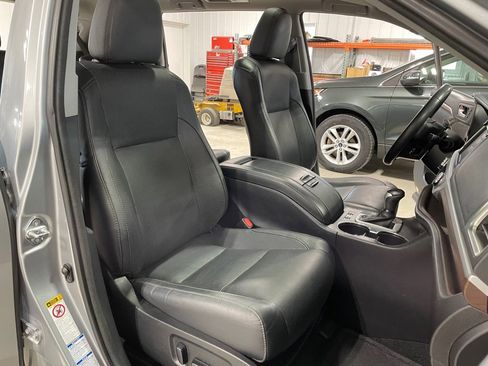 Used 2016 Toyota Highlander Limited Platinum image 27