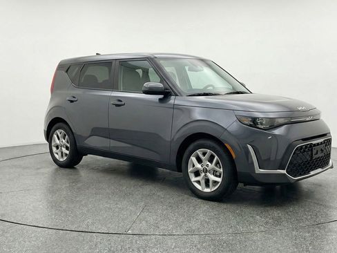 Used 2025 Kia Soul LX w/ LX Technology Package FWD image 1