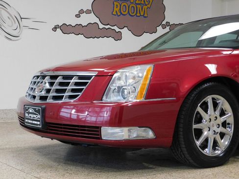 Used 2011 Cadillac DTS Luxury FWD image 17