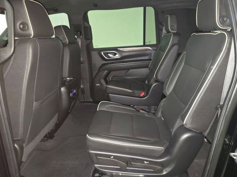 Used 2022 Chevrolet Suburban Premier image 8