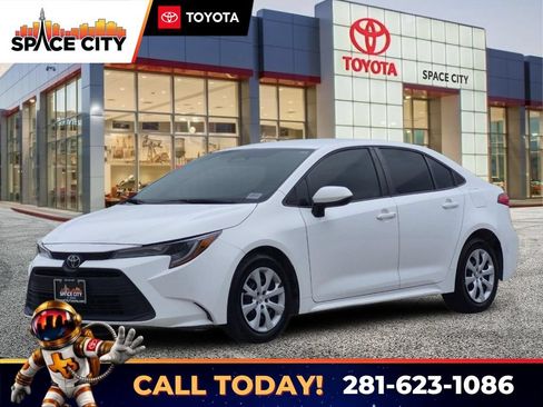 Used 2023 Toyota Corolla LE FWD image 1