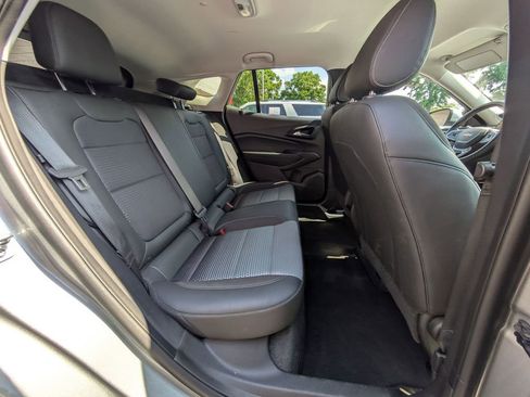 Used 2025 Chevrolet Trax LT w/ LT Convenience Package FWD image 29