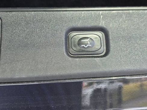 Used 2025 Ford Expedition Platinum w/ Driver's Package AWD/4WD image 17