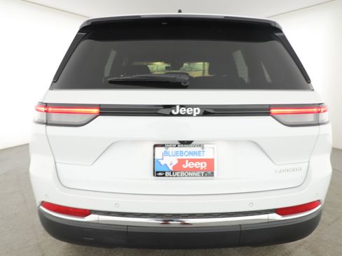 New 2025 Jeep Grand Cherokee Laredo X w/ Luxury Tech Group I image 4