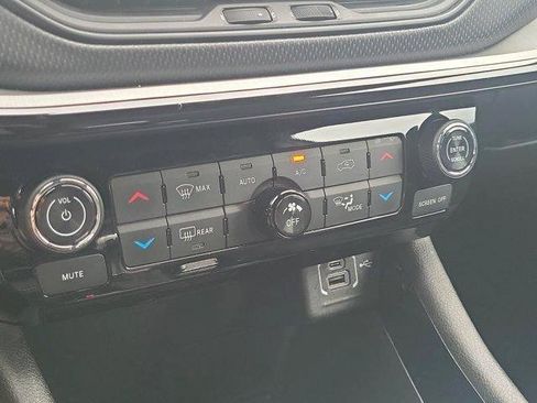 Used 2025 Jeep Compass Trailhawk AWD/4WD image 30