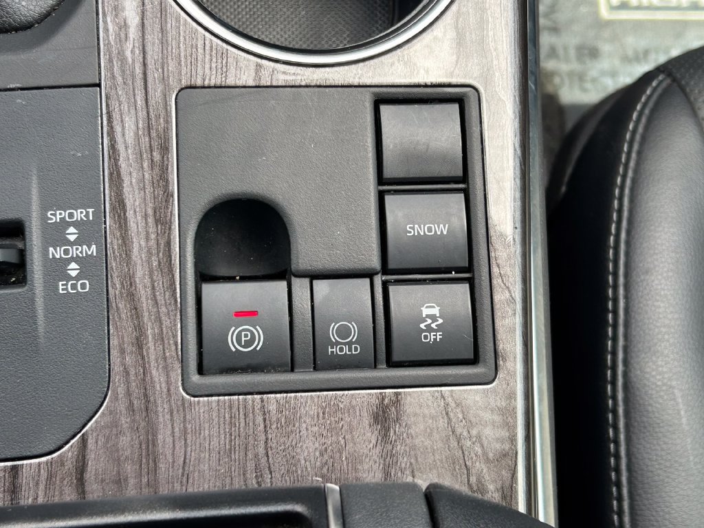 Used 2024 Toyota Highlander Platinum FWD image 34