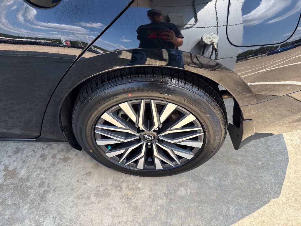 Used 2024 Nissan Altima 2.5 SV FWD image 27