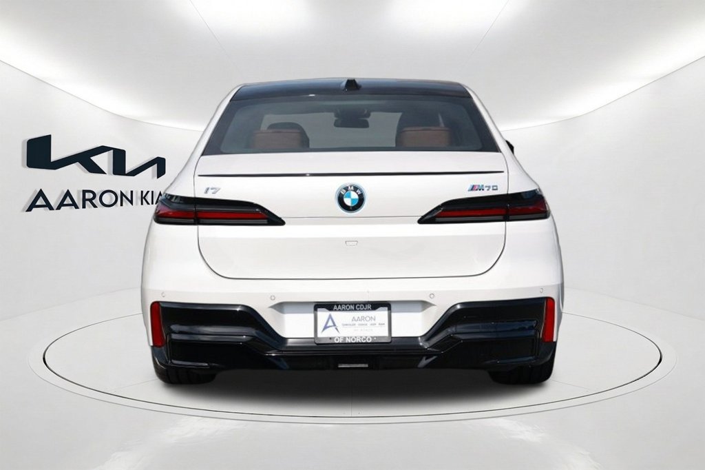 Used 2025 BMW i7 M70 w/ Executive Package AWD/4WD image 3