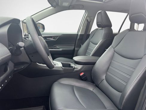 Used 2023 Toyota RAV4 XLE Premium image 10