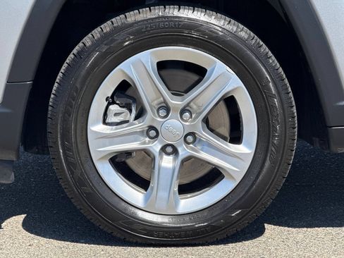 Used 2024 Jeep Compass Latitude AWD/4WD image 34