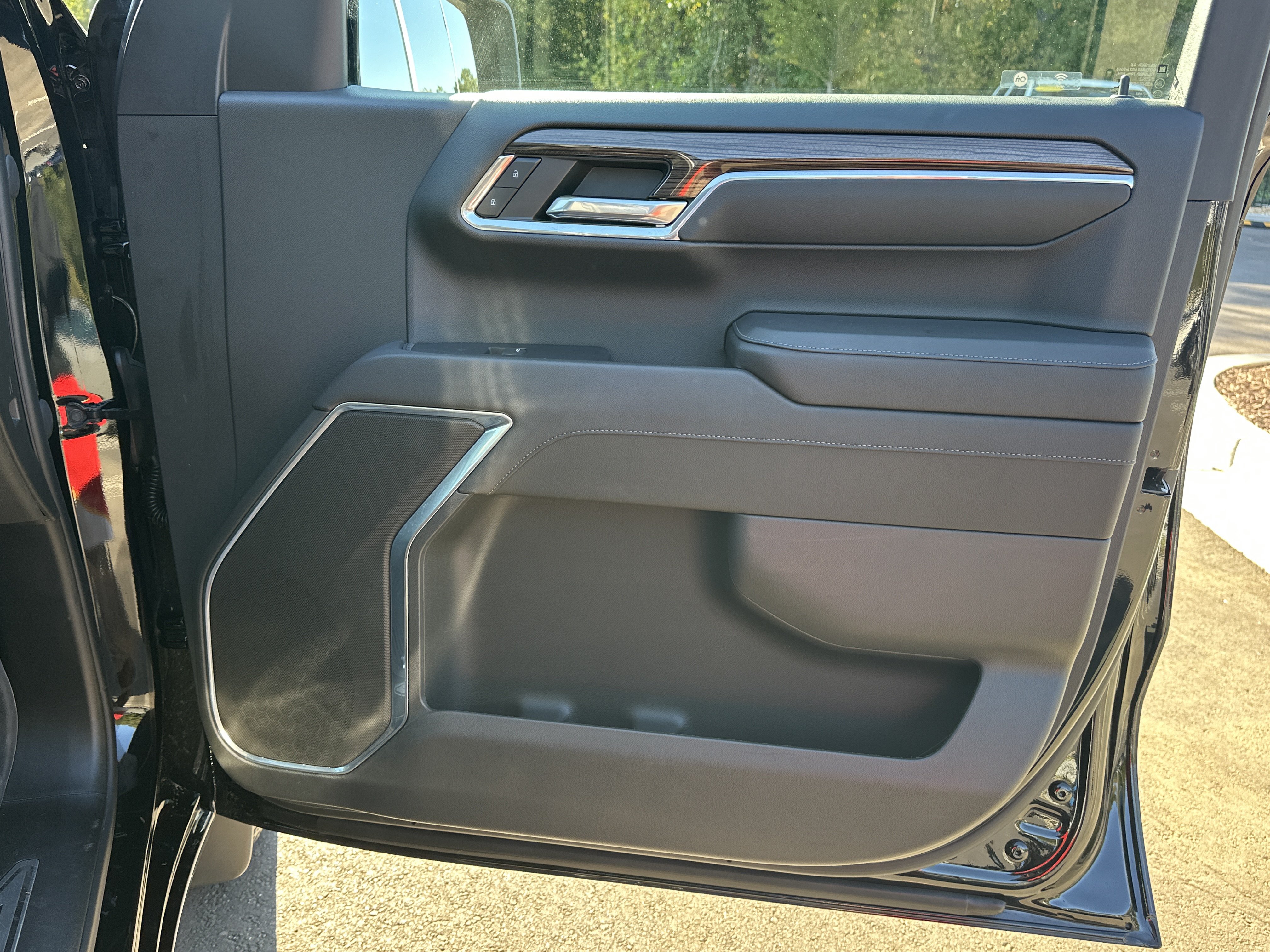Used 2023 Chevrolet Silverado 1500 RST AWD/4WD image 15