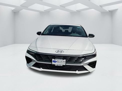 New 2025 Hyundai Elantra SEL image 2
