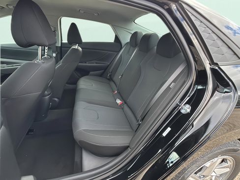 New 2026 Hyundai Elantra SE FWD image 19