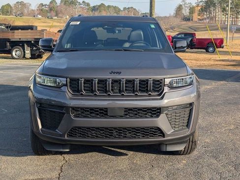 New 2026 Jeep Grand Cherokee Altitude image 3