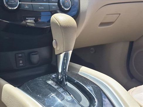 Used 2015 Nissan Rogue SV AWD/4WD image 8