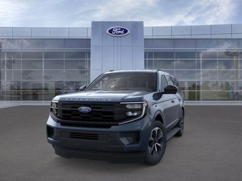 New 2026 Ford Expedition Active image 2