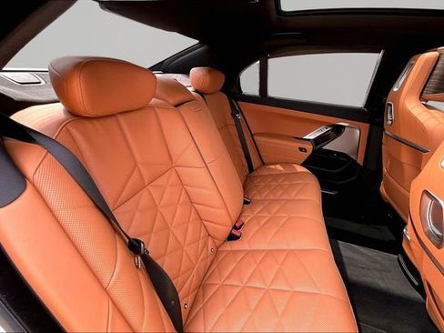 Used 2025 BMW 740i xDrive image 29