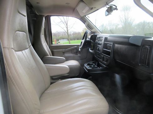 Used 2019 Chevrolet Express 2500 w/ Driver Convenience Package image 38