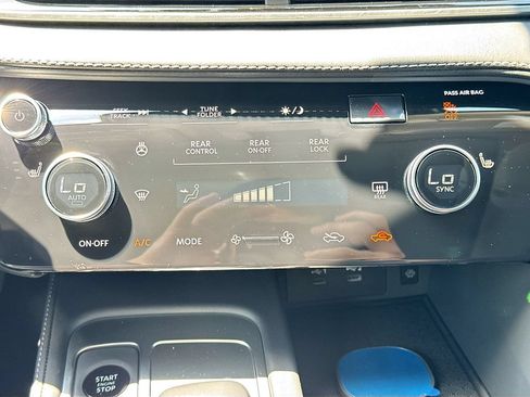 Used 2027 INFINITI QX60 Pure w/ Cargo Package FWD image 17