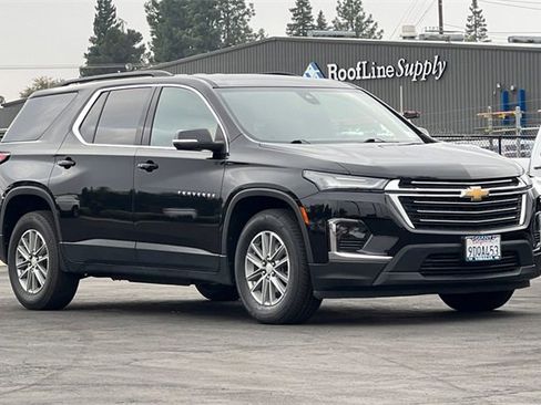 Used 2023 Chevrolet Traverse LT image 2