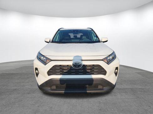 Used 2020 Toyota RAV4 XLE Premium FWD image 2
