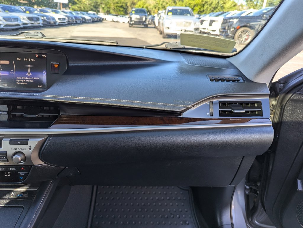 Used 2016 Lexus ES 350 w/ Premium Package w/Wood Trim FWD image 36