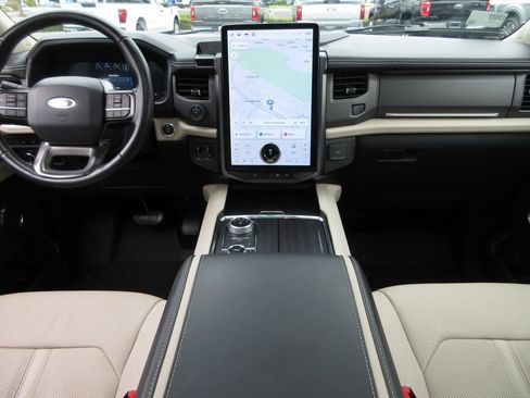 Used 2023 Ford Expedition Platinum AWD/4WD image 22