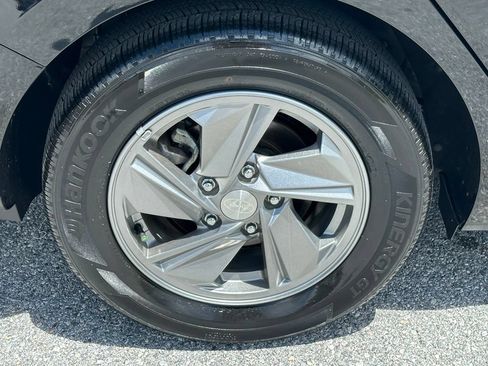 Used 2024 Hyundai Elantra SE FWD image 9