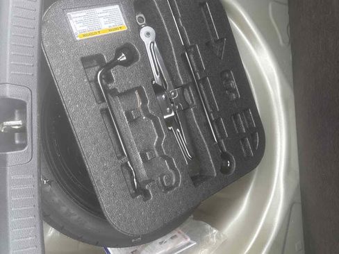 Used 2022 Toyota Corolla LE image 28