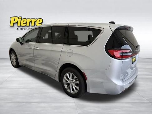 Used 2024 Chrysler Pacifica Touring-L AWD/4WD image 2