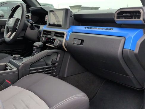 Certified 2025 Toyota Tacoma TRD Off-Road image 28