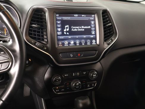 Used 2020 Jeep Cherokee Trailhawk AWD/4WD image 5