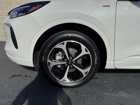 Used 2024 Ford Escape ST-Line Select w/ Tech Pack #2 image 9