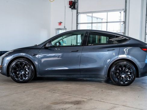 Used 2022 Tesla Model Y Long Range image 8