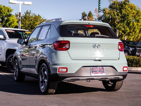 Used 2025 Hyundai Venue SEL image 7