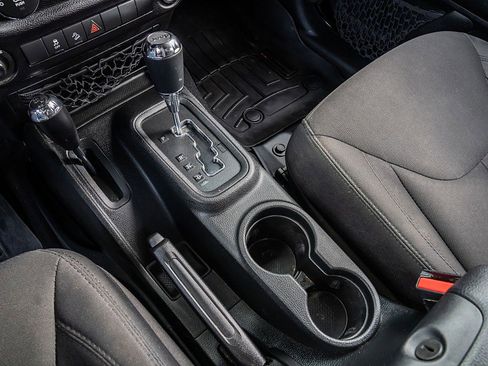 Used 2018 Jeep Wrangler Unlimited Sport S AWD/4WD image 27