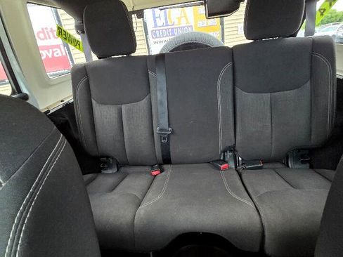 Used 2016 Jeep Wrangler Unlimited Sahara w/ Connectivity Group image 24