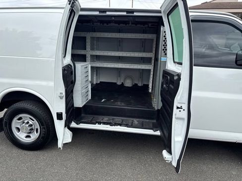 Used 2011 Chevrolet Express 2500 RWD image 27