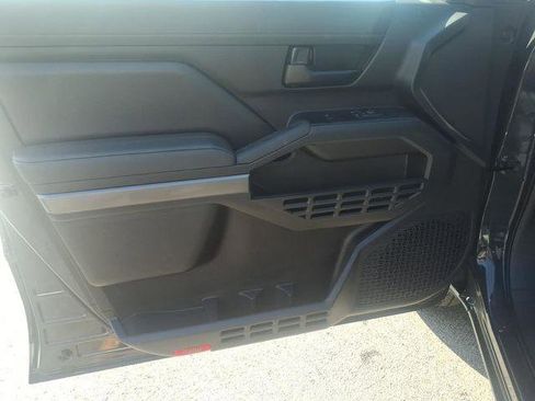 Certified 2025 Toyota Tacoma SR5 AWD/4WD image 14