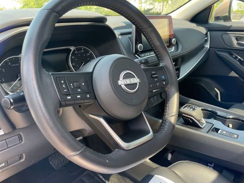 Used 2024 Nissan Rogue SV w/ SV Premium Package AWD/4WD image 13