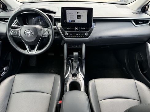 Used 2025 Toyota Corolla Cross XLE FWD image 13