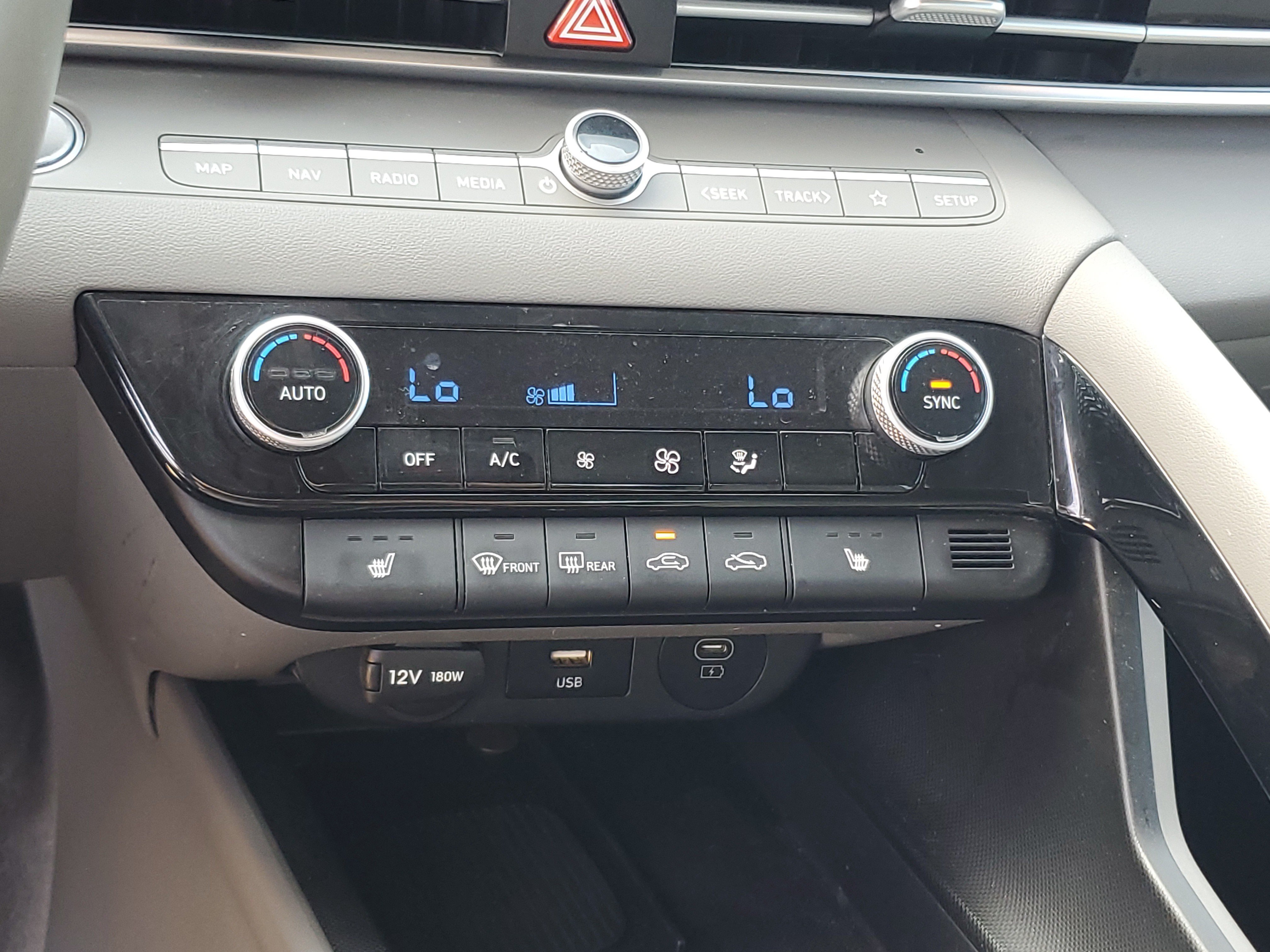 Used 2025 Hyundai Elantra SEL FWD image 25