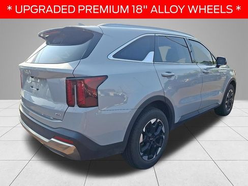 Used 2024 Kia Sorento S w/ Panoramic Sunroof Package AWD/4WD image 4